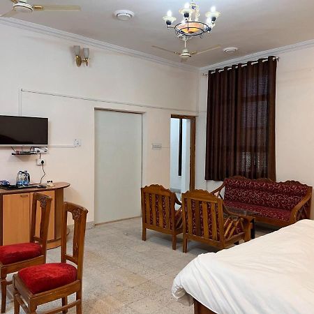 The Patel Stadium Hotel 1 Km From Bus Stand And 2 Km From Railway Station 阿杰梅尔 外观 照片