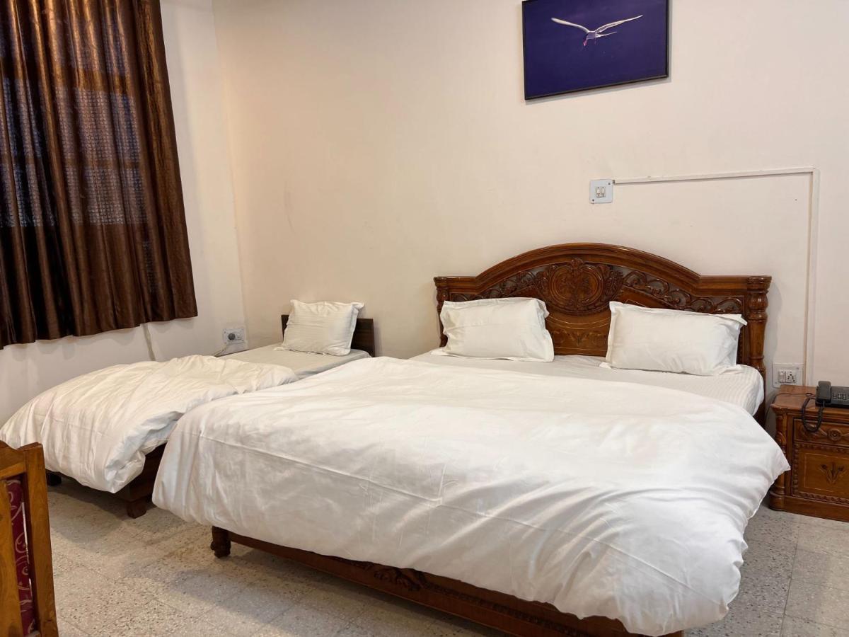 The Patel Stadium Hotel 1 Km From Bus Stand And 2 Km From Railway Station 阿杰梅尔 外观 照片
