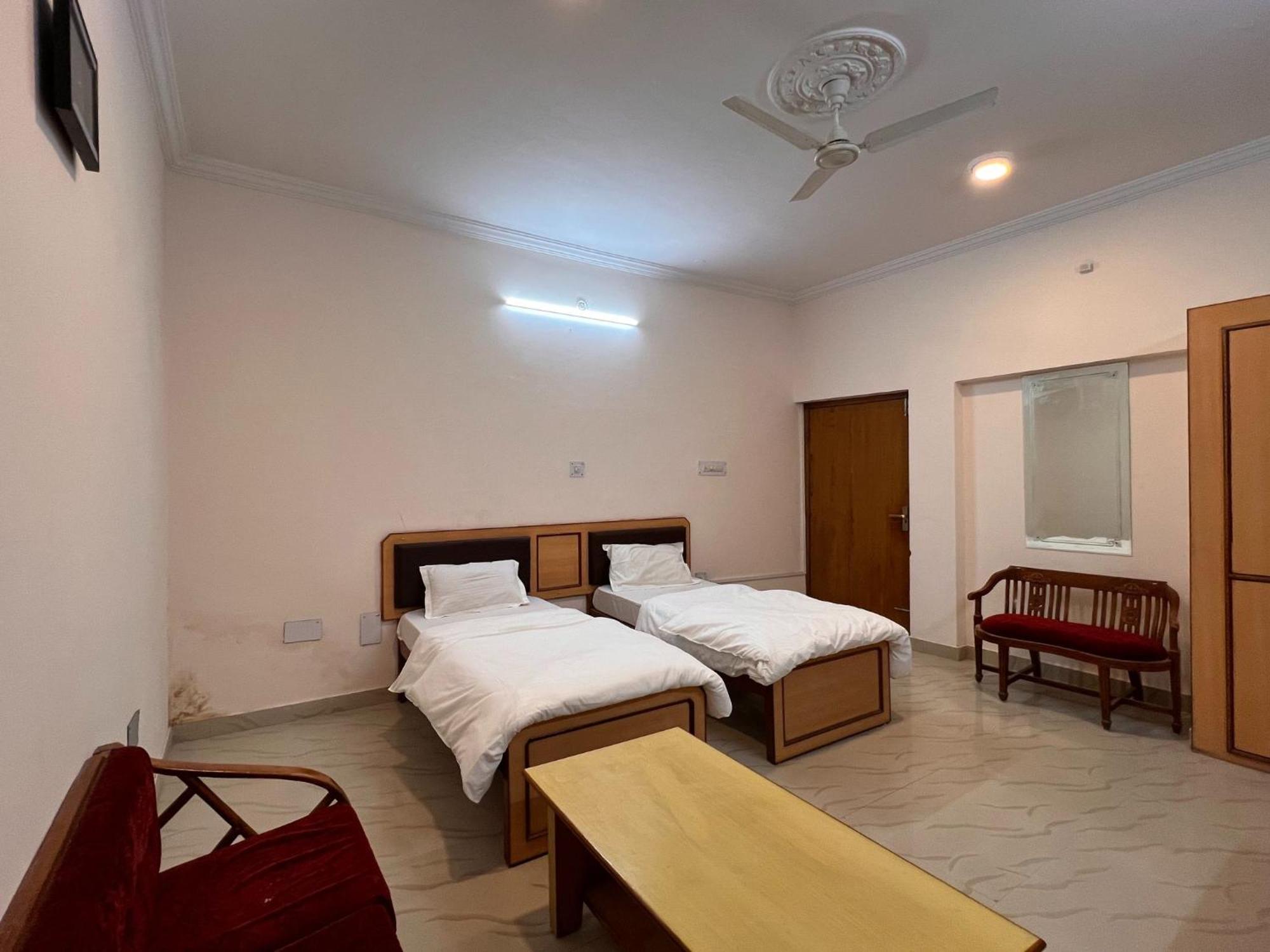 The Patel Stadium Hotel 1 Km From Bus Stand And 2 Km From Railway Station 阿杰梅尔 外观 照片