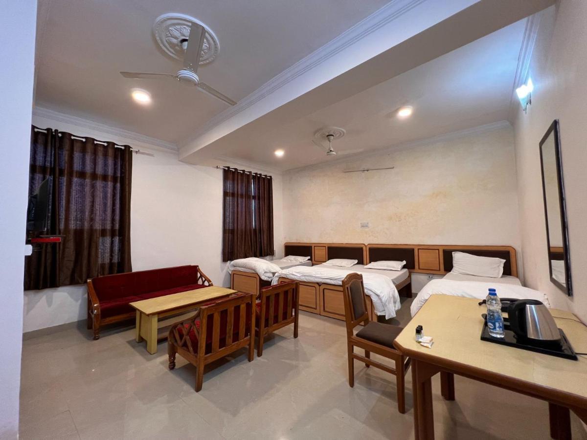 The Patel Stadium Hotel 1 Km From Bus Stand And 2 Km From Railway Station 阿杰梅尔 外观 照片