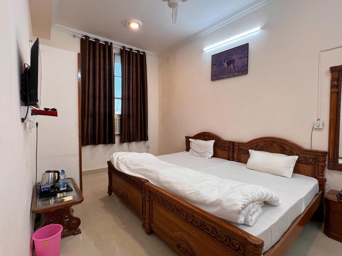 The Patel Stadium Hotel 1 Km From Bus Stand And 2 Km From Railway Station 阿杰梅尔 外观 照片