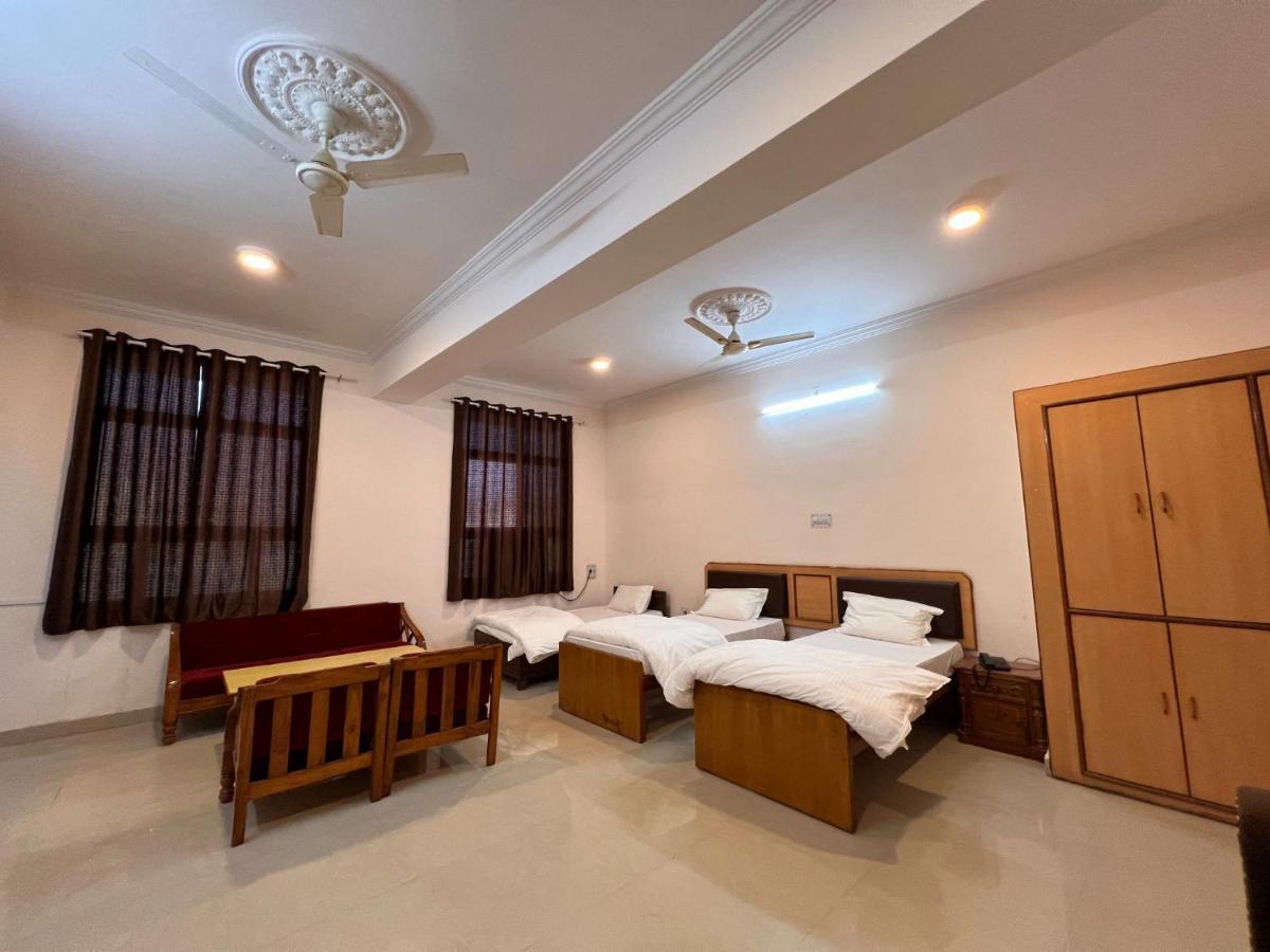 The Patel Stadium Hotel 1 Km From Bus Stand And 2 Km From Railway Station 阿杰梅尔 外观 照片